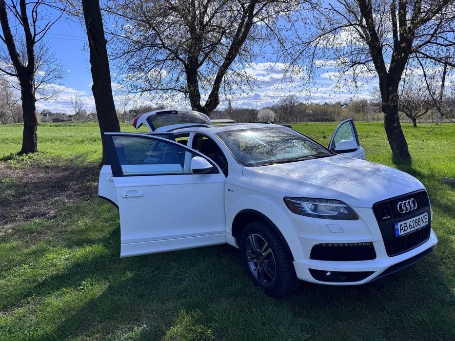 Автомобіль AUDI Q7