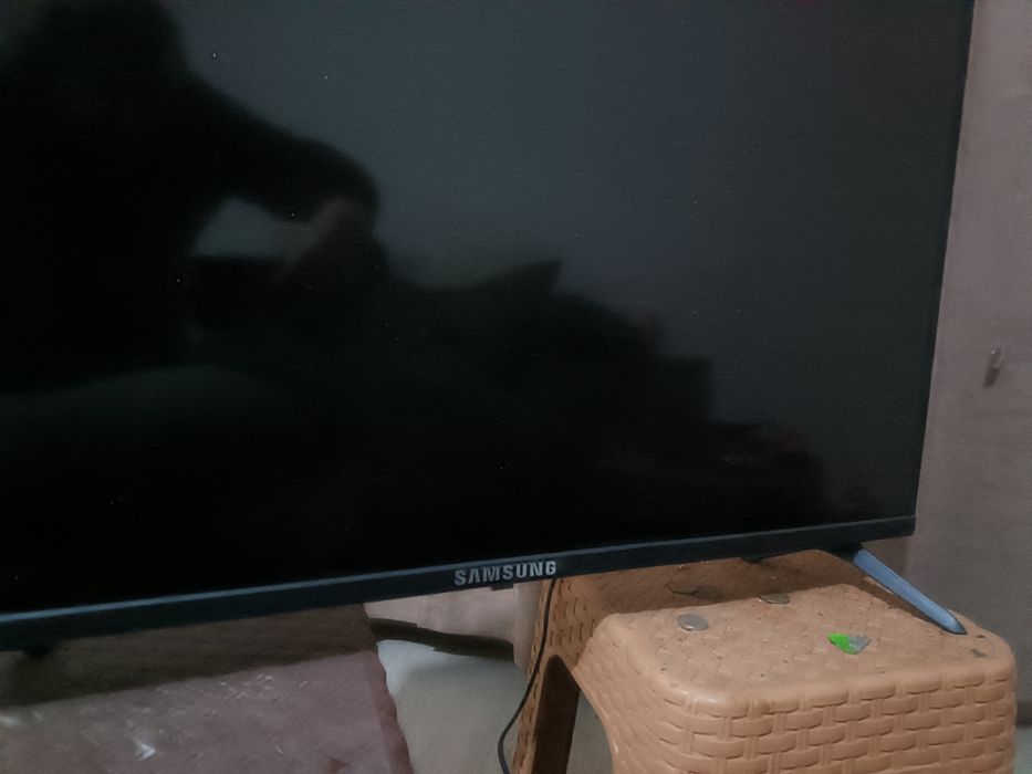 САМСУНГ 34 дюйми Smart TV Full HD WIFI LED Голосове керування андроид