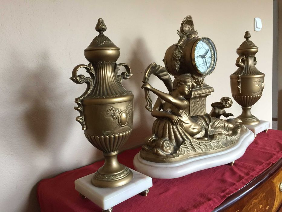 Piękny Antyczny Zegar Kominkowy z Przystawkami Marmur Alabaster