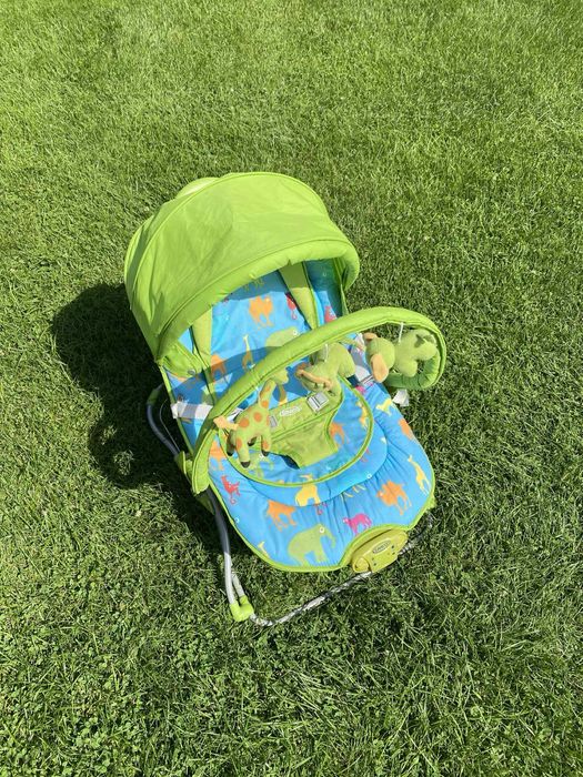 GRACO leżaczek zielony z muzyką w zwierzątka