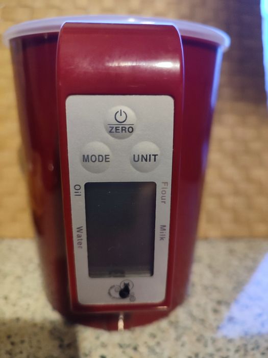 Balança digital com copo medidor Gato Preto