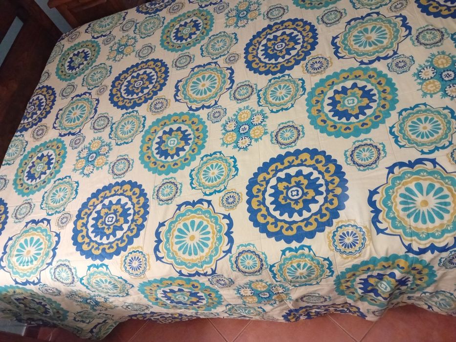 Colcha de cama loja do gato preto ótimo estado!