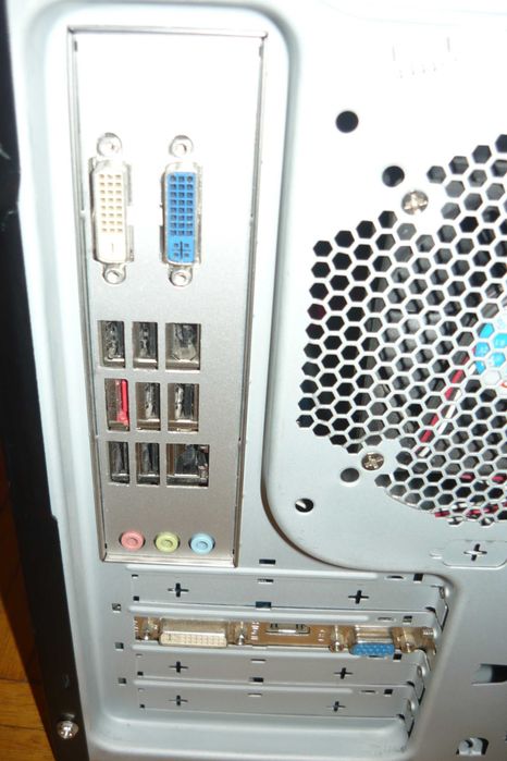 Komputer 2x2,5 GHz/2GB RAM/HDD 160 GB/GeForce GT 210/GWARANCJA