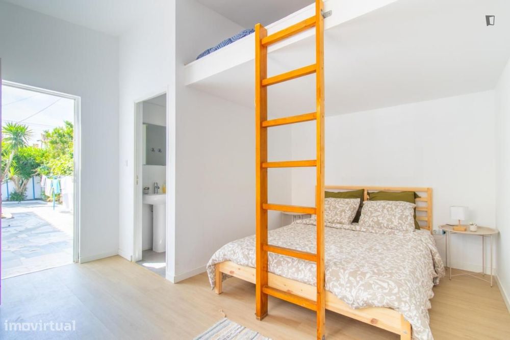 Quarto - localizado em Costa da Caparica Lisbon
