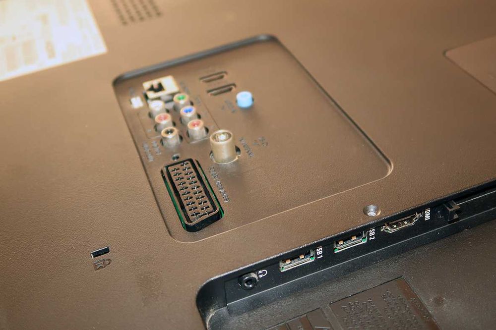 TV Philips LED 3D Ambilight + Comando + Suporte - peças