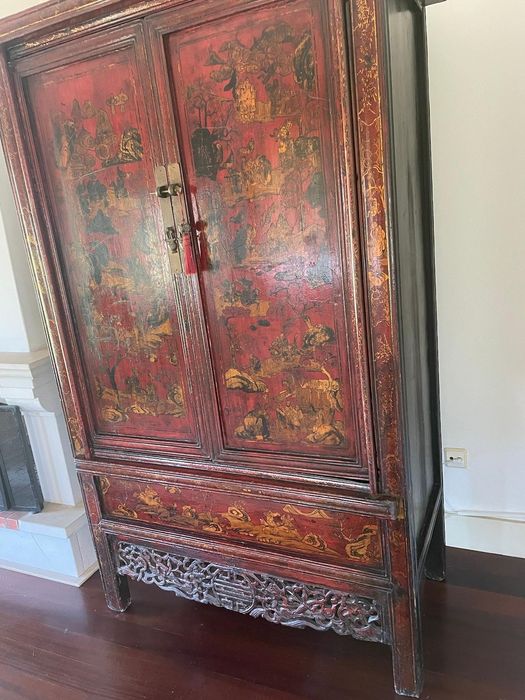 Vendo móvel chines do Seculo XVII para televisão