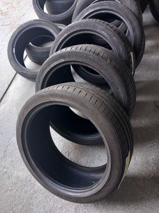 2 pneus 235/40R18 Vredstein