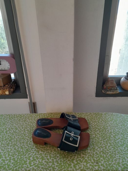 Vendo Chinelos de Senhora muito bonitos como novos
