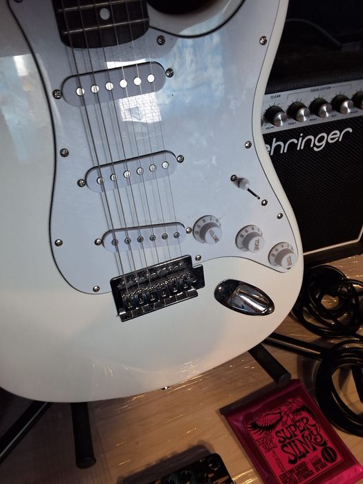 Zestaw gitara elektryczna + piecyk + akcesoria