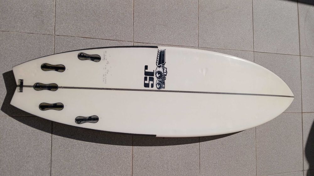 JS 5'09 Black box 3 com 29.9lt swallow tail