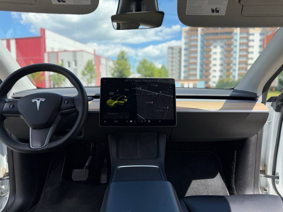 Tesla model Y 2021 года