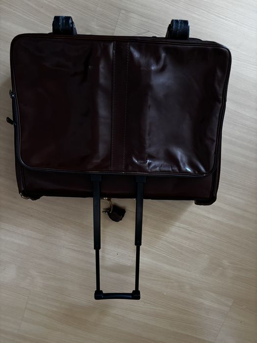 Mala Lorpel em pele porta fatos com trolley