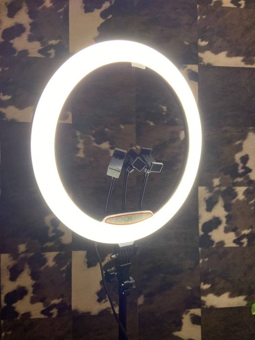 Продається кільцева лампа