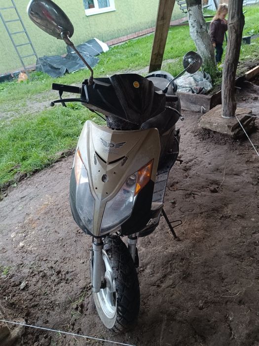 Продам Скутер 150 кубів