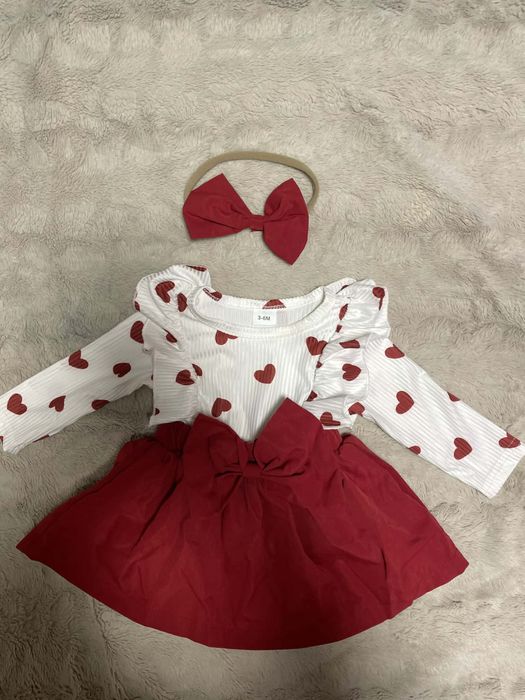 Сукня для дівчинки з сердечками і повязка 3-6 місяців