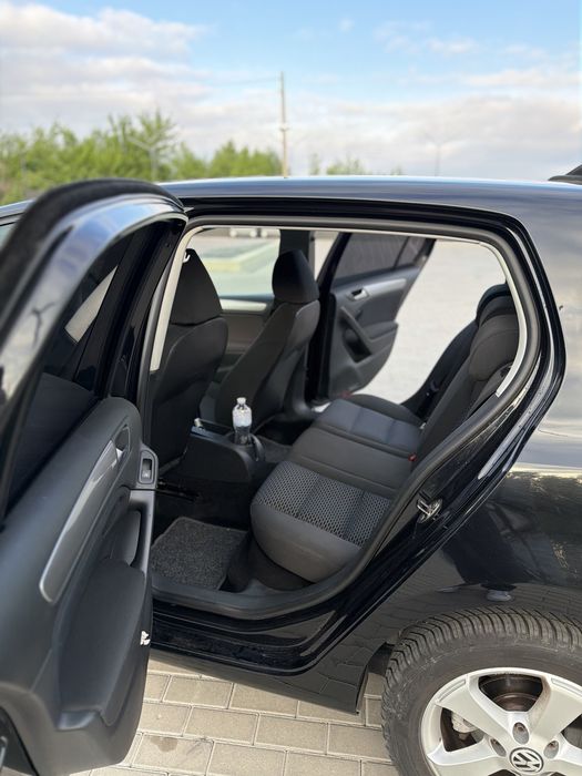 Volkswagen Golf 2010 бензин 1.4