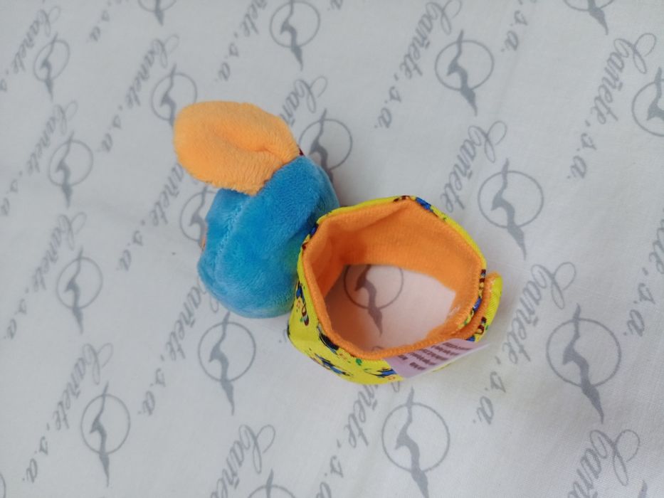 Детская игрушка погремушка Lindo на руку