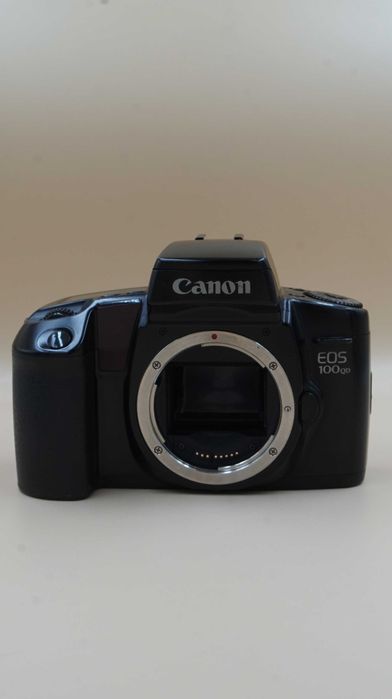 Aparat Canon EOS 100QD