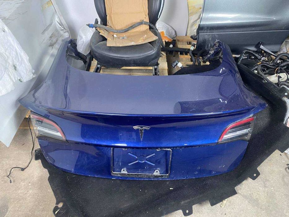 ляда біла  tesla model 3