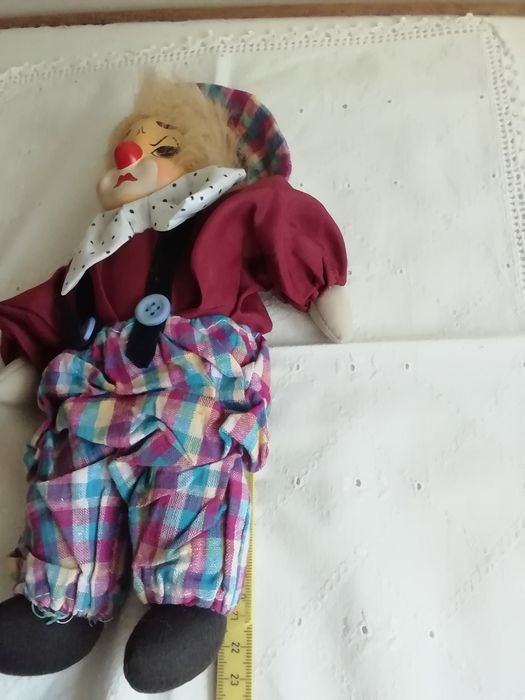 Palhaço careca atrás