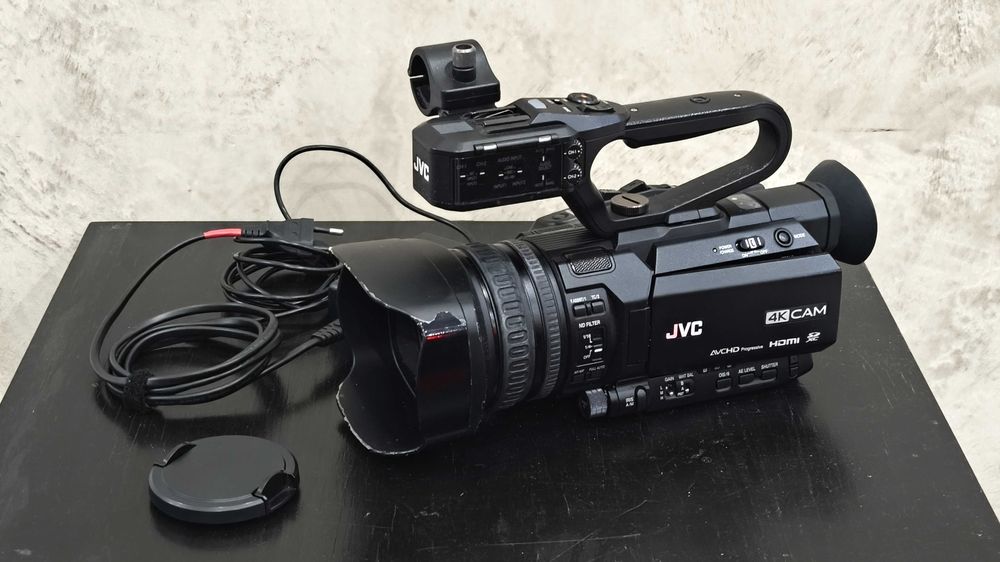 Camera de Vídeo 4K - JVC HM200