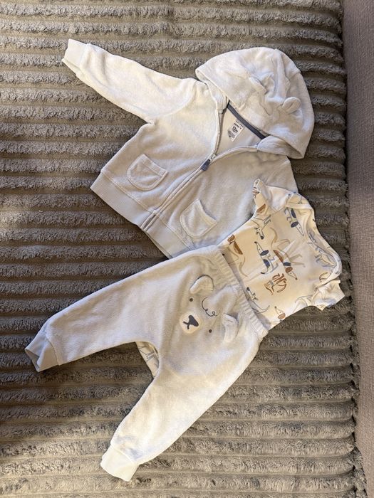 Махровий костюм Carter’s з боді ( чоловічок Next в подарунок 80 розмір)