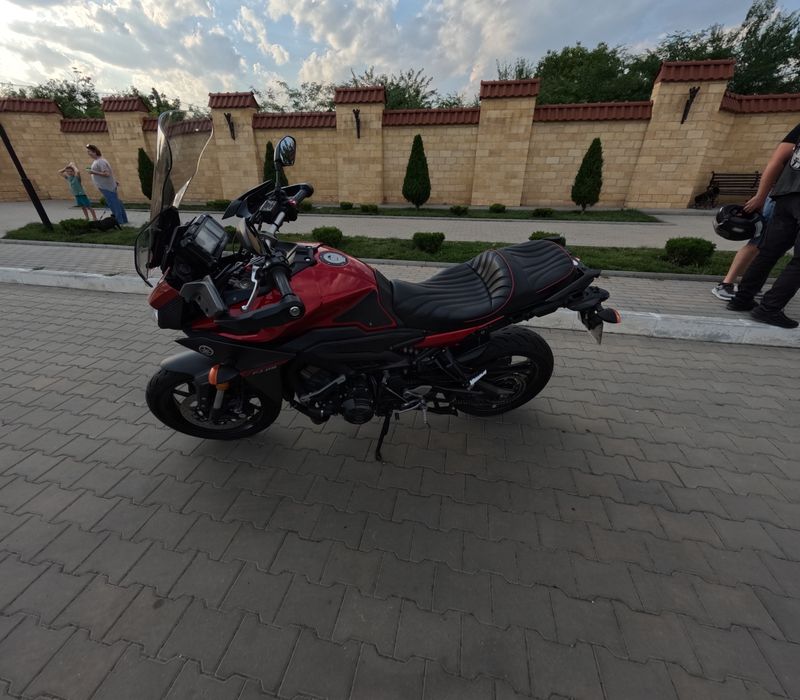 Продам мотоцикл Yamaha MT-09 (FZ-09)  Tracer
