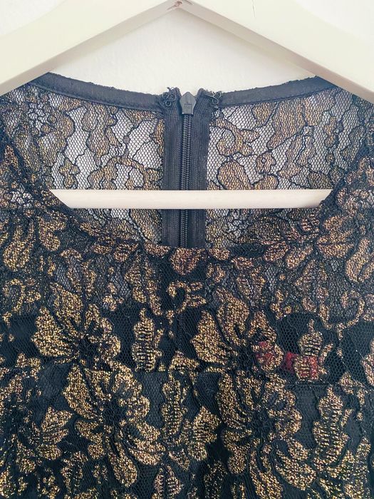 Vestido Baile de Finalistas ou Cerimóni preto renda dourado