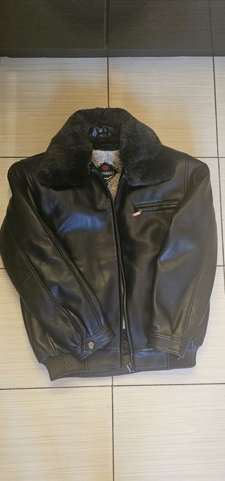 Зимова шкіряна куртка  розмір M