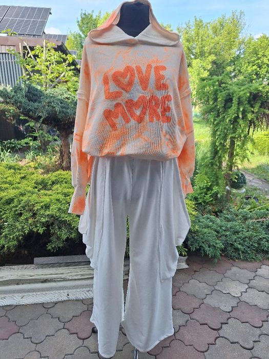 Włoski komplet dresowy plus size: bluza z kapturem i spodnie