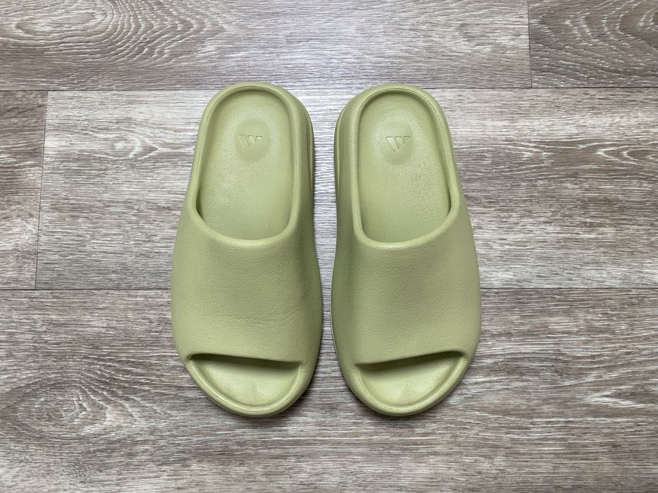 Adidas Yeezy Slide Glow Green Size 6US / EU 36-37 / 23.5 cm