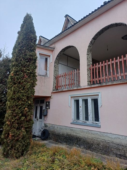 Продається сімейний будинок с. Дерцен