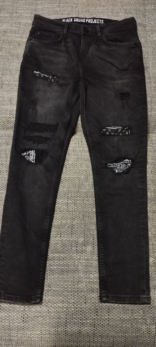 Czarne spodnie 30/30 gumowane z New Yorker