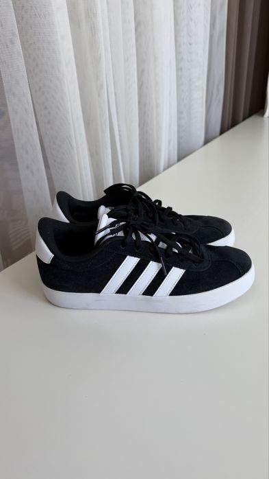 Продам Кросівки Adidas