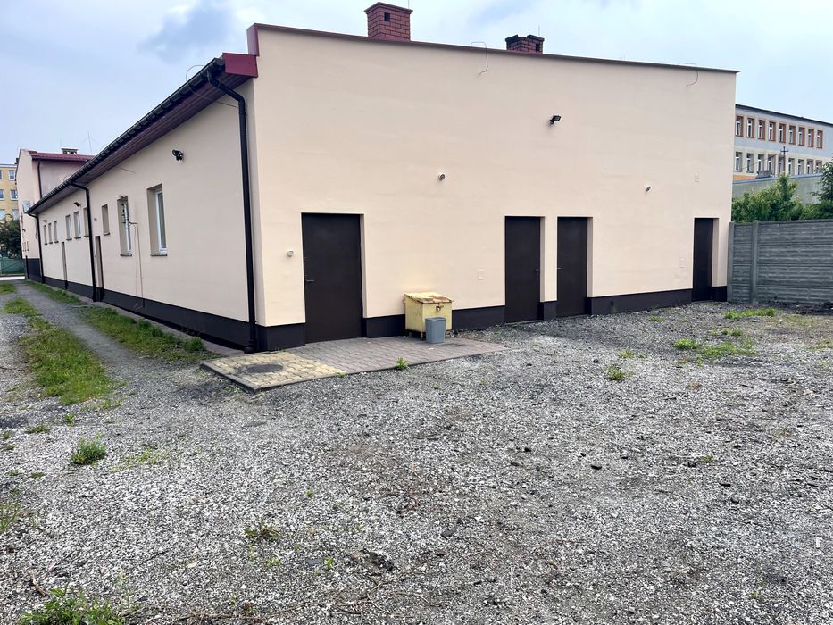 Lokal handlowo-usługowy w centrum Łasku 500m kw - do wynajęcia