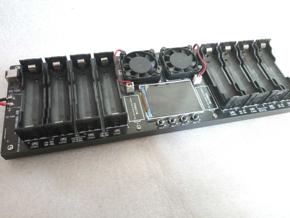 Tester miernik ogniw akumulatorów Li-ion 18650 8x