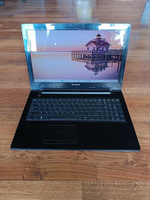 Laptop Lenovo, 6GB RAM, dysk SSD, Windows 11, w pełni sprawny