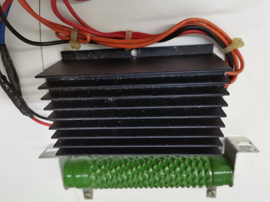 Regulador com resistência de carga para gerador de vento 12V 40Amp