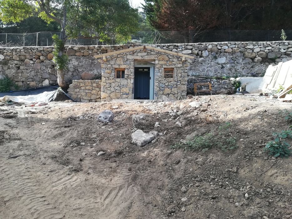 Fazemos Trabalhos de muros rústicos/Norte a Sul do país