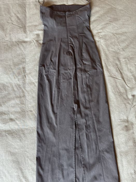 Vestido justo cinzento