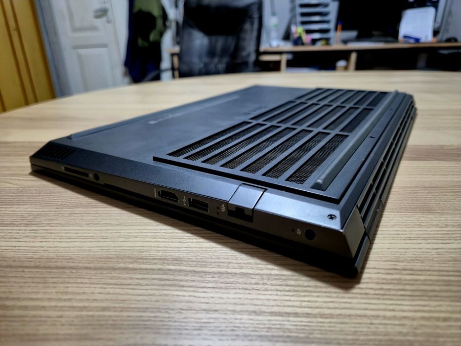 HP Omen 15 15-en1003nv R7 5800h, RTX 3060, 16gb ddr4, 512gb ssd.