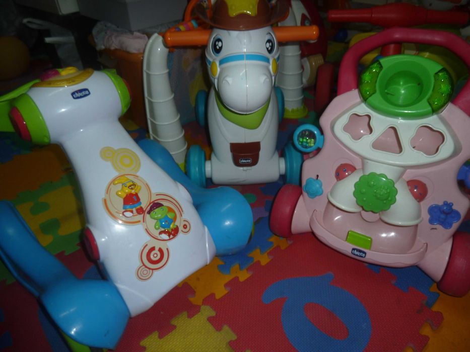 Brinquedos didáticos Chicco e Fisher Price, andador, quinta..