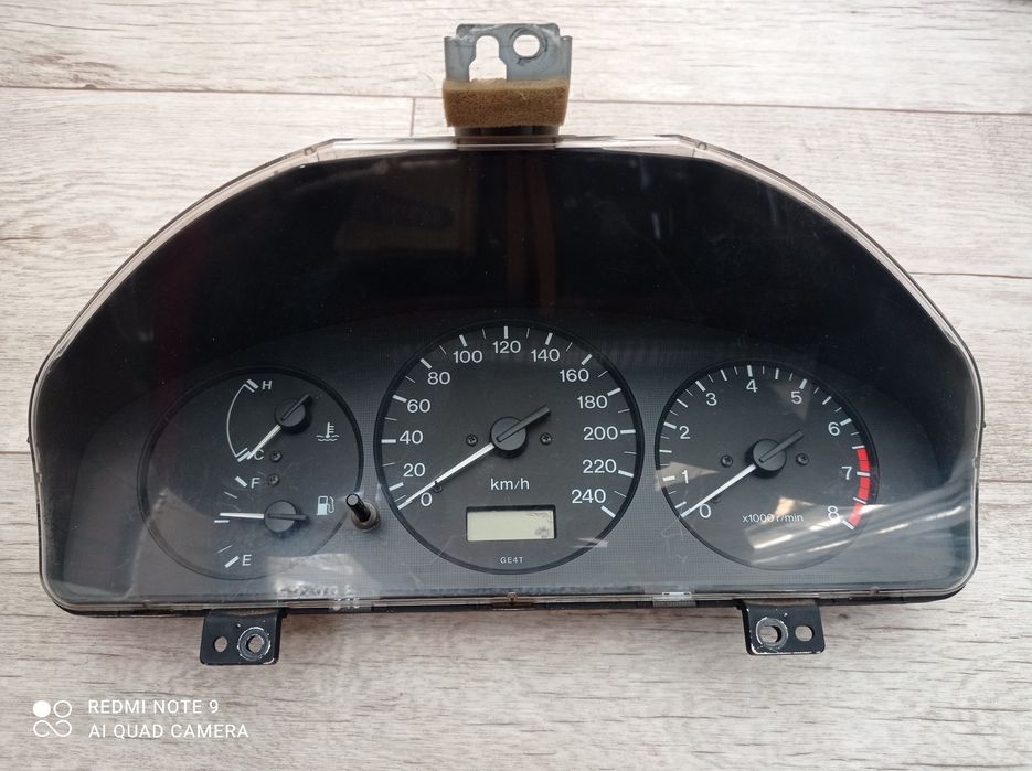 Приборная панель Мазда 626