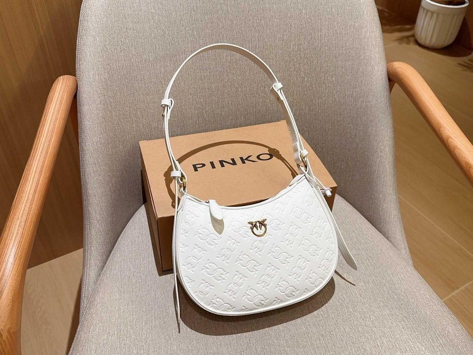 worek z półksiężycem pod pachą