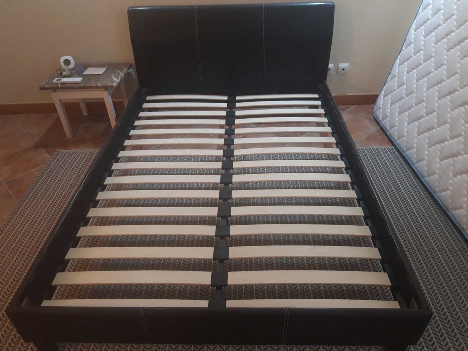 Cama de Casal antiga ótimo estado, preta