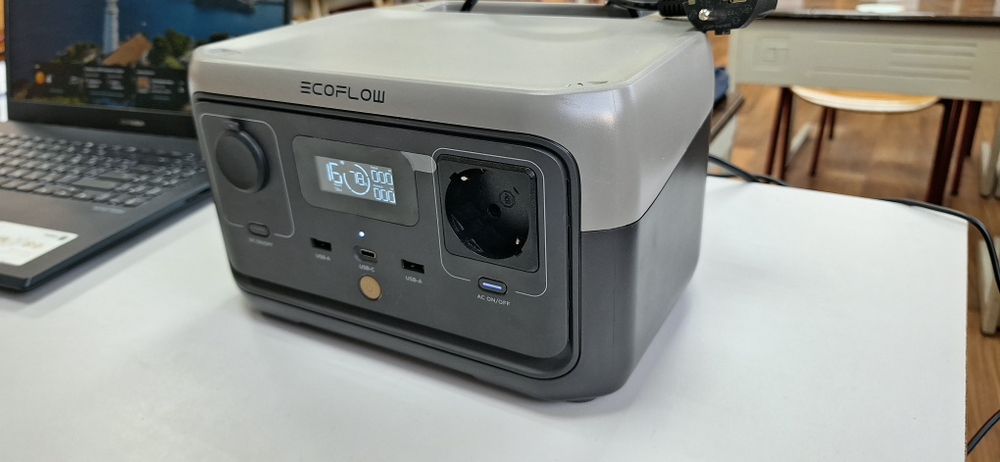 Продам зарядну станцію EcoFlow RIVER 2 (256 Wh, LiFePO4)