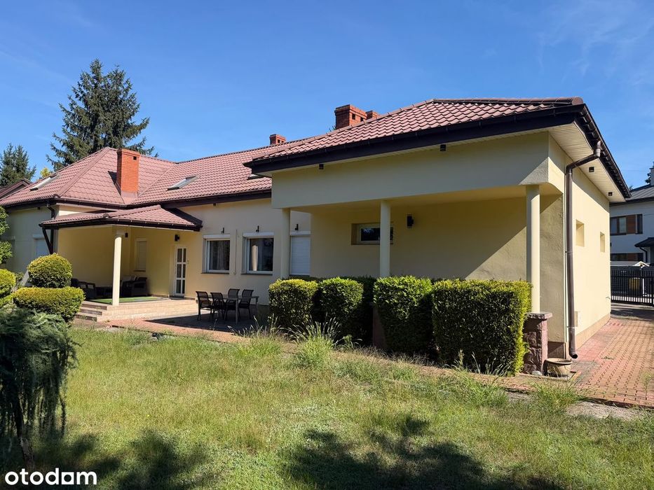 Wolnostojący dom z garażem w spokojnej okolicy z dużą działką 1430m2