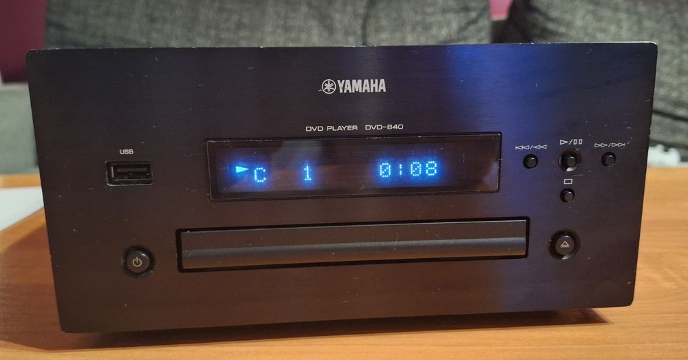 Yamaha R-840 odtwarzacz DVD, DivX, USB, pianocraft.