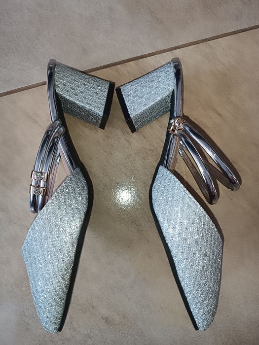 Eleganckie buty damskie na obcasie