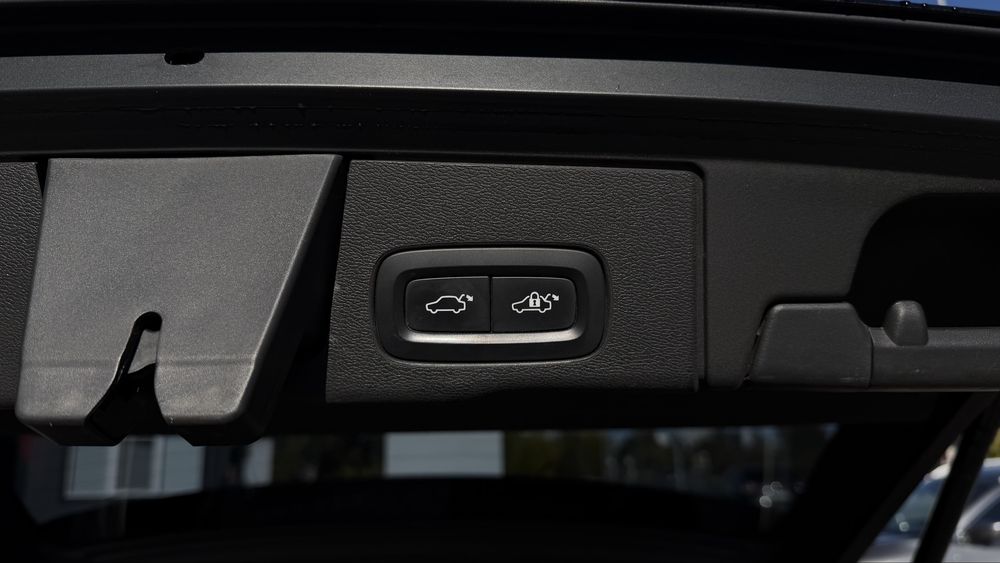 Volvo XC60 2021 2.0 дизель повний привід офіційна